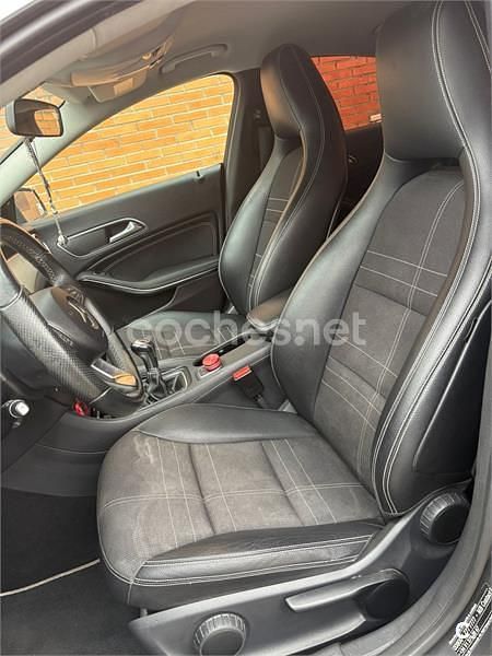 Usado Mercedes CLA200 Shooting Brake Urban 136 CV (100 kW) 2015 Negro Familiar