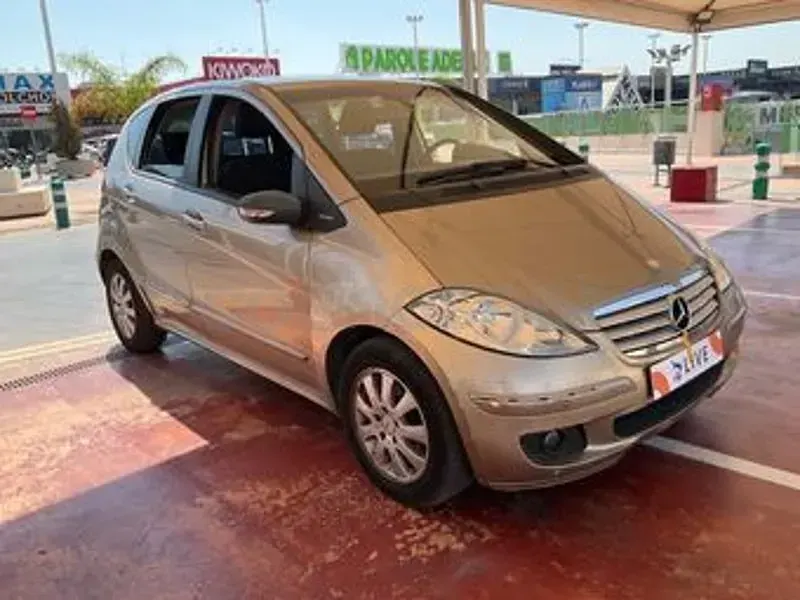 Usado Mercedes A150 Elegance 95 CV (69 kW) 2006 Gris / plata Monovolumen