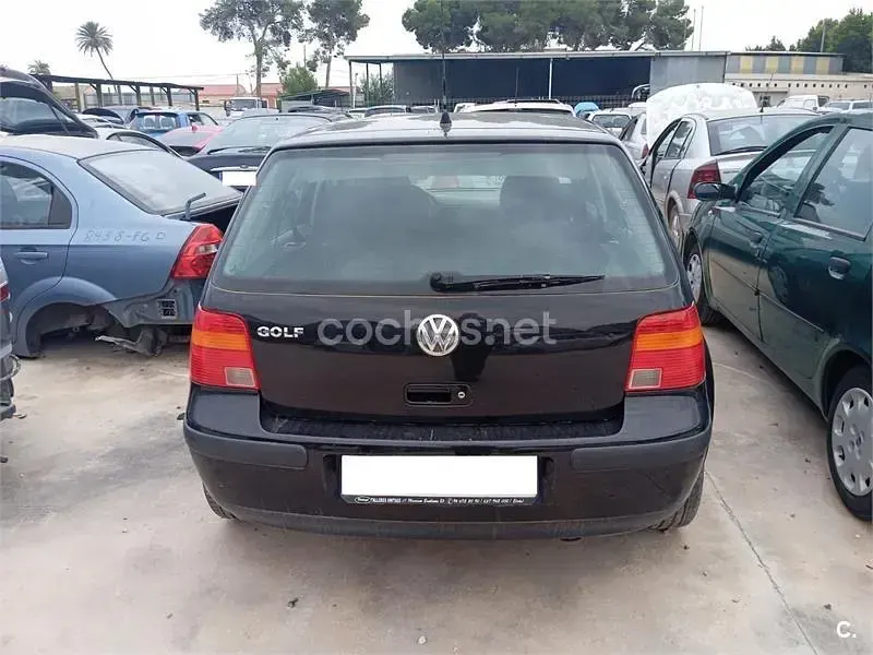Usado VW Golf IV Conceptline 100 CV (73 kW) 2004 Negro Berlina