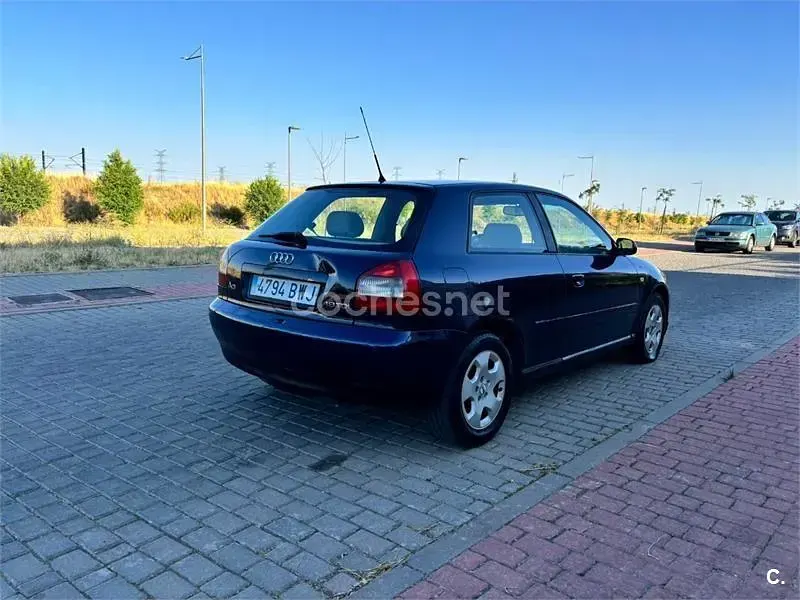 Usado Audi A3 Ambiente 100 CV (73 kW) 2002 Azul Utilitario