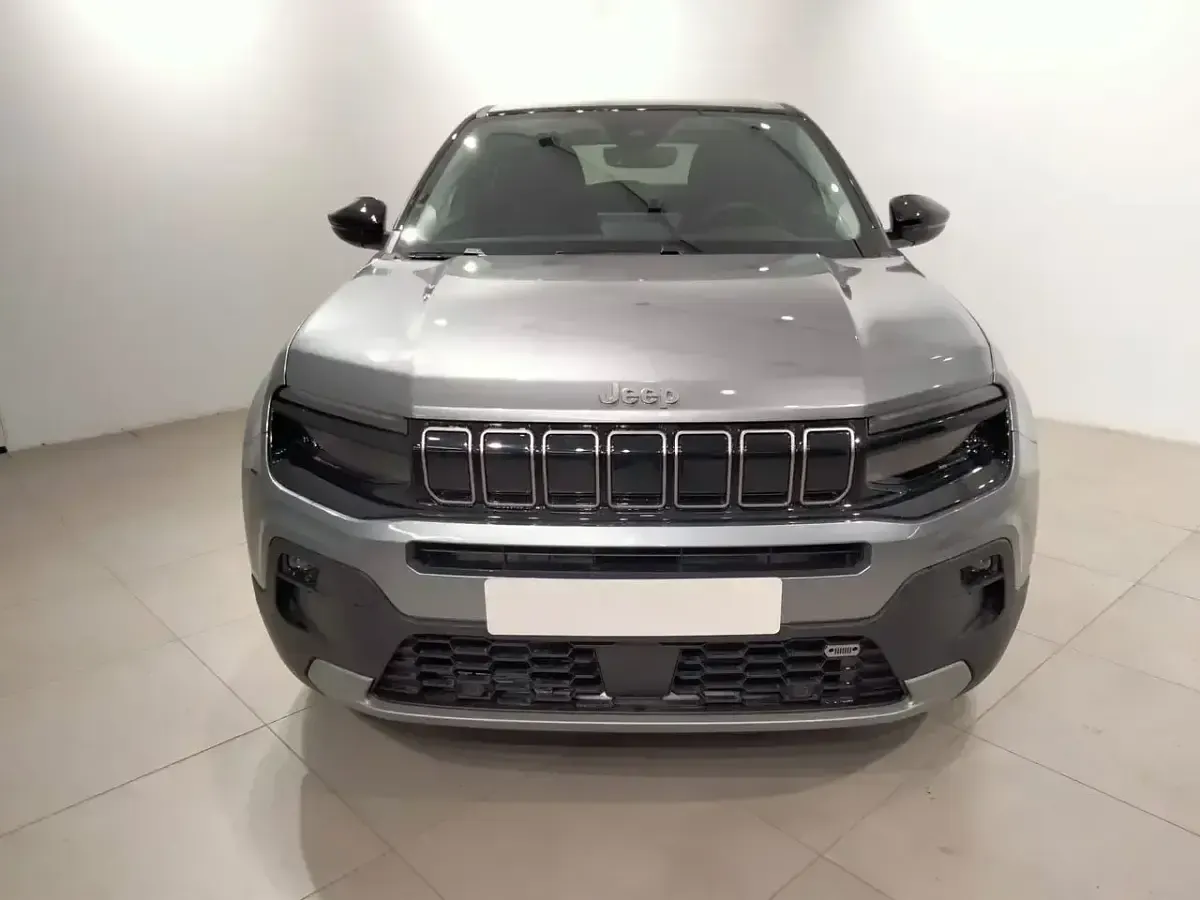Usado Jeep Avenger Summit 100 CV (73 kW) 2024 Gris SUV