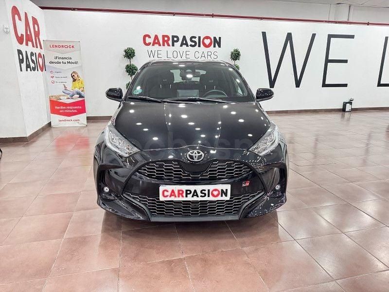 Usado Toyota Yaris Hybrid Sport 116 CV (85 kW) 2023 Negro Berlina