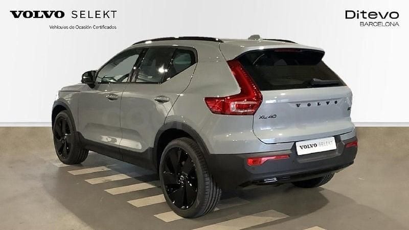 Nuevo Volvo XC40 Plus 163 CV (119 kW) 2025 Gris / plata SUV