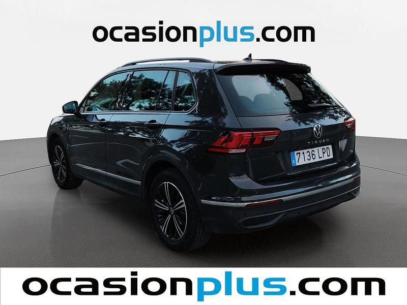 Usado VW Tiguan Life 150 CV (110 kW) 2021 Gris / plata SUV