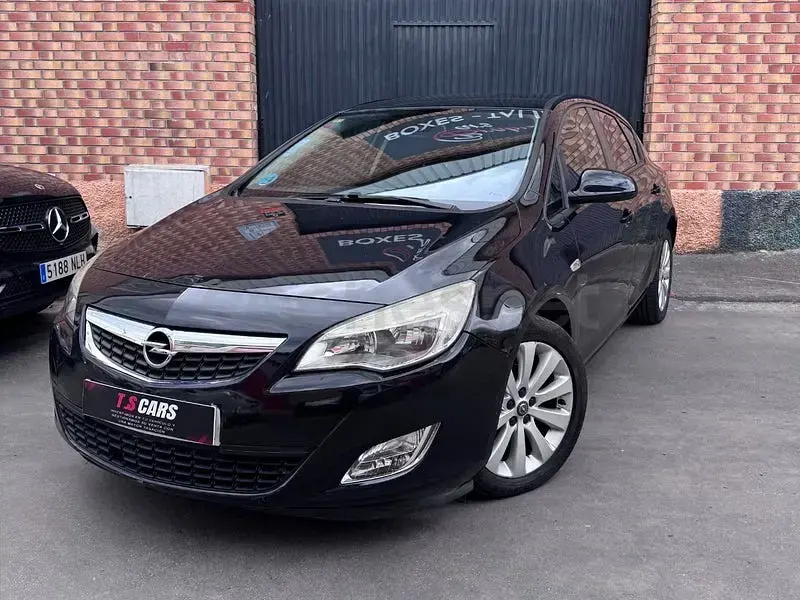 Usado Opel Astra Enjoy 115 CV (84 kW) 2010 Negro Berlina