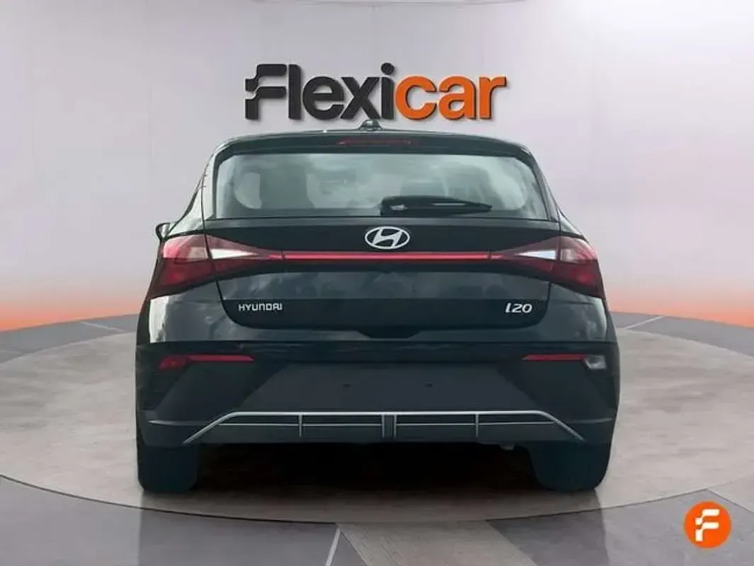 Usado Hyundai i20 84 CV (61 kW) 2024 Negro Utilitario