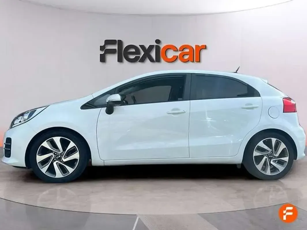 Usado Kia Rio 84 CV (61 kW) 2016 Blanco Utilitario