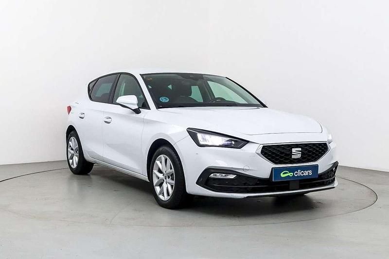 Usado Seat Leon Style 116 CV (85 kW) 2021 Blanco Utilitario