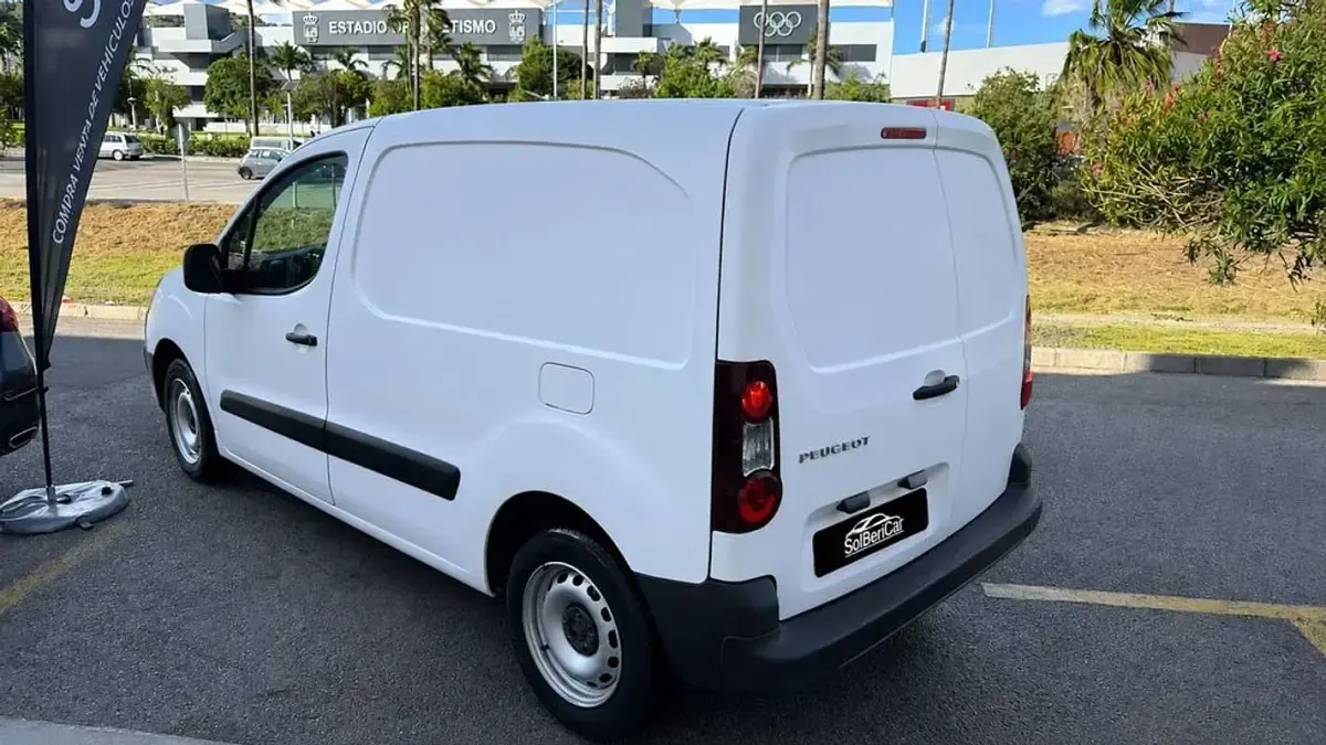 Usado Peugeot Partner Premium 98 CV (72 kW) 2021 Blanco Monovolumen