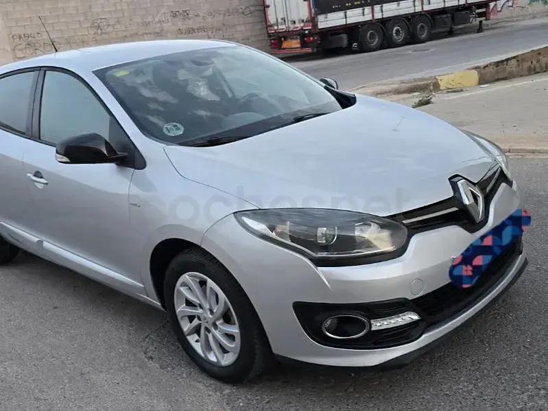 Usado Renault Mégane III Bose Edition 110 CV (80 kW) 2015 Gris / plata Berlina