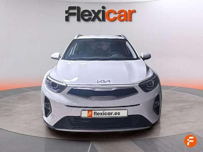 Usado Kia Stonic 84 CV (61 kW) 2022 Blanco SUV