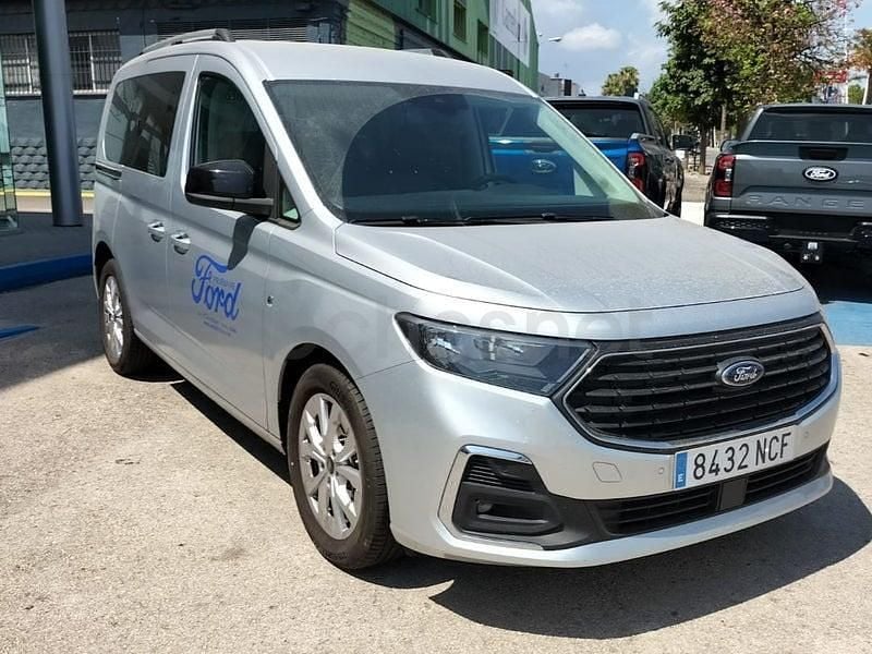 Usado Ford Tourneo Titanium 150 CV (110 kW) 2025 Gris / plata Monovolumen