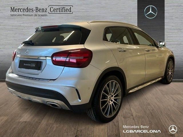 Usado Mercedes GLA180 122 CV (89 kW) 2020 Plata iridio SUV