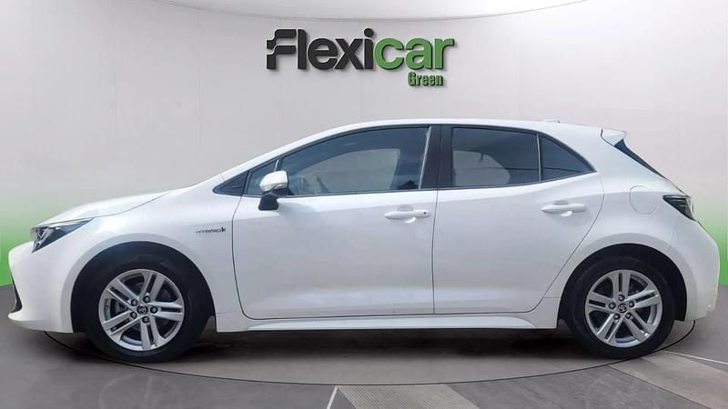 Usado Toyota Corolla Active 122 CV (89 kW) 2021 Blanco Berlina