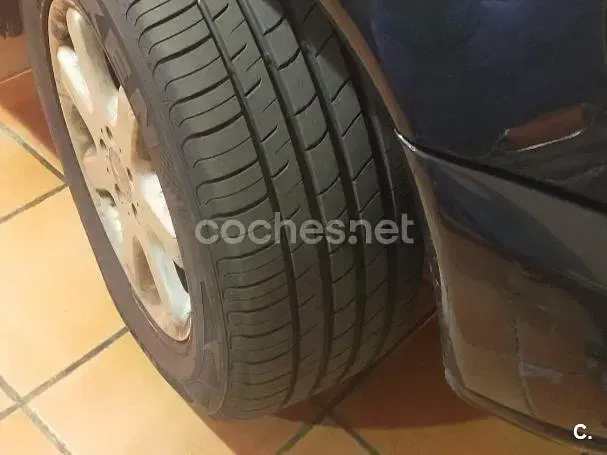 Usado Mercedes ML270 163 CV (119 kW) 2003 Negro SUV