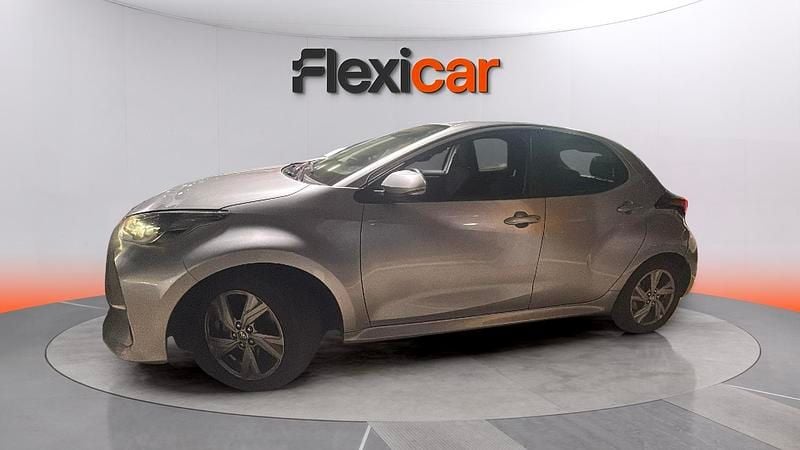 Usado Toyota Yaris Hybrid Active 116 CV (85 kW) 2024 Gris Berlina