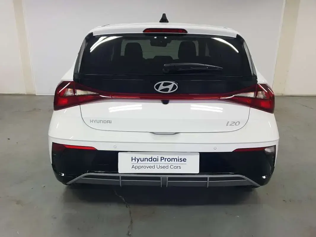 Usado Hyundai i20 101 CV (74 kW) 2025 Blanco Utilitario