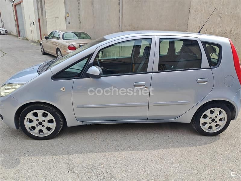 Usado Mitsubishi Colt Invite 75 CV (55 kW) 2005 Azul Utilitario