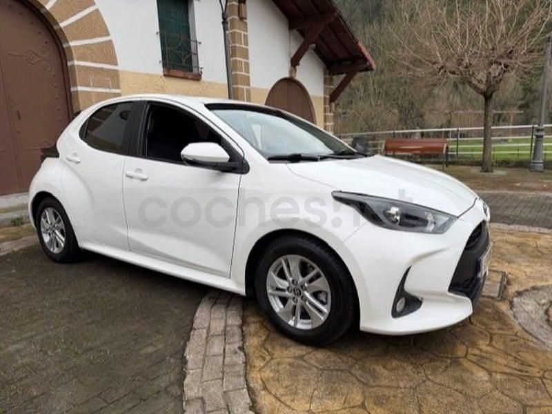 Usado Toyota Yaris Hybrid Business Edition 116 CV (85 kW) 2022 Blanco Berlina