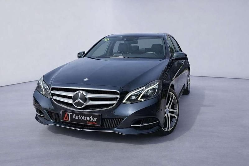 Usado Mercedes E300 231 CV (169 kW) 2014 Gris Familiar