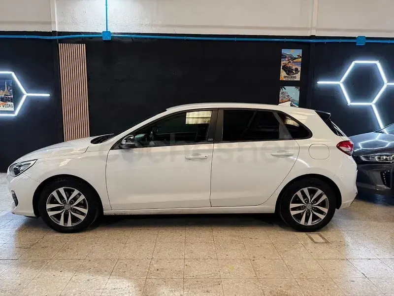 Usado Hyundai i30 GO! 116 CV (85 kW) 2018 Blanco Berlina