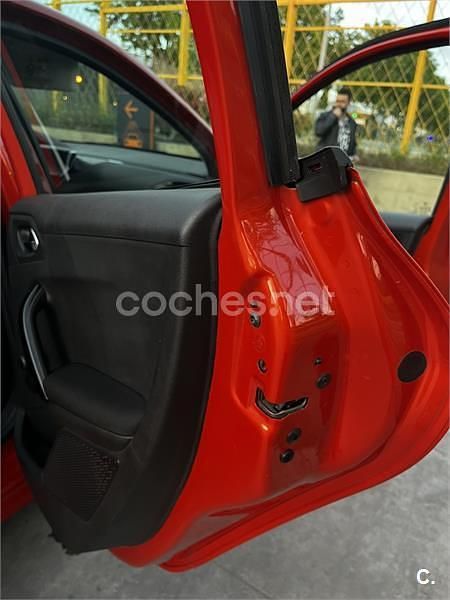 Usado Peugeot 208 Active 82 CV (60 kW) 2019 Rojo Utilitario