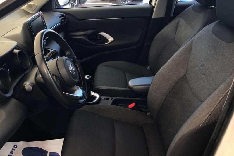 Usado Toyota Yaris Cross 125 CV (91 kW) 2023 Blanco SUV