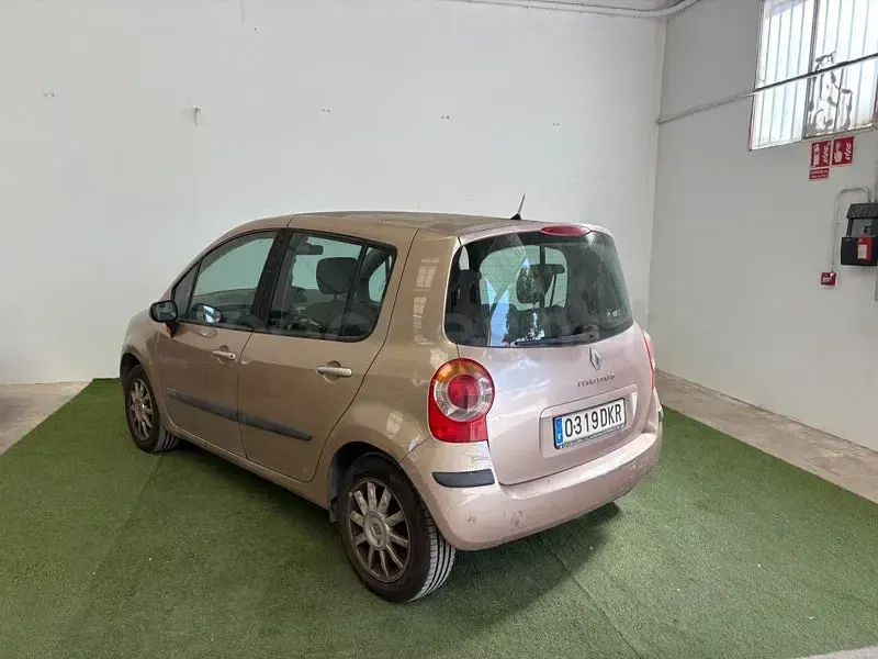 Usado Renault Modus Dynamique 80 CV (58 kW) 2005 Marrón Monovolumen