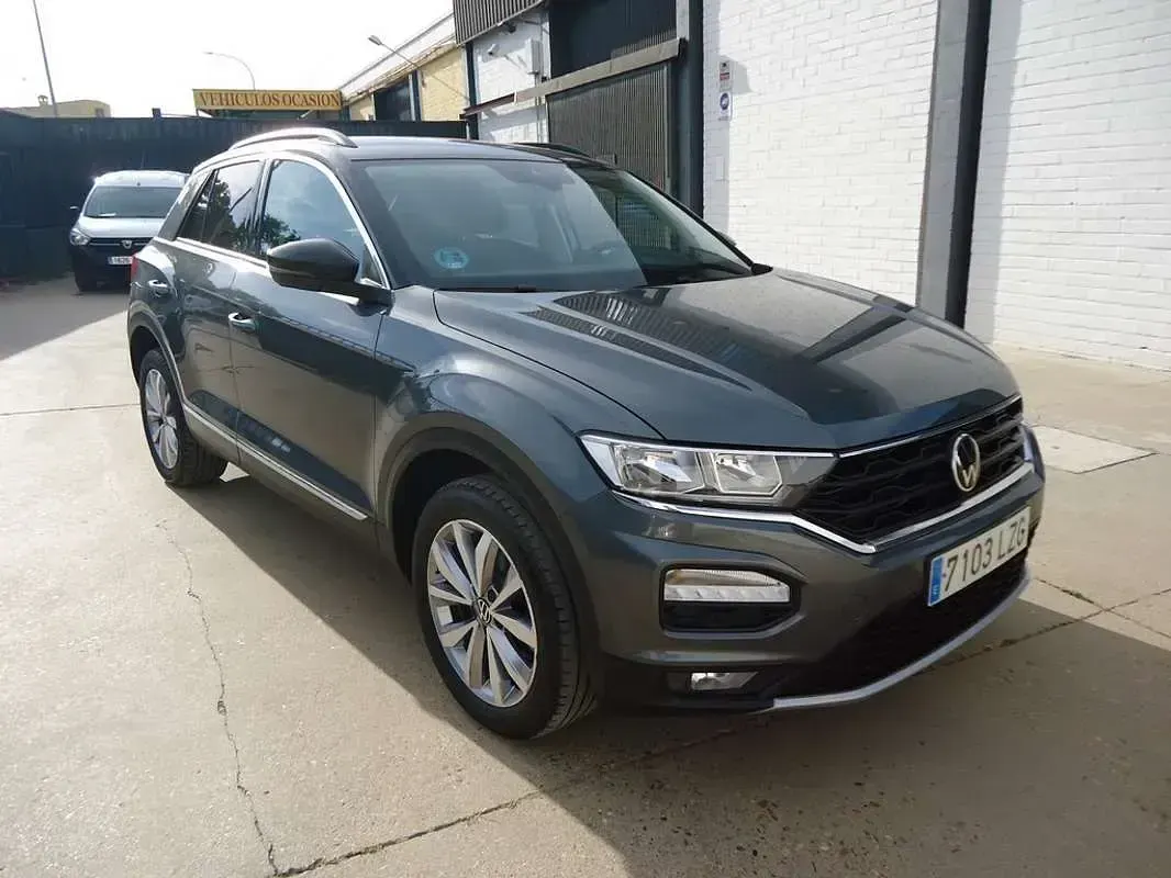 Usado VW T-Roc Advance 110 CV (80 kW) 2022 Gris SUV