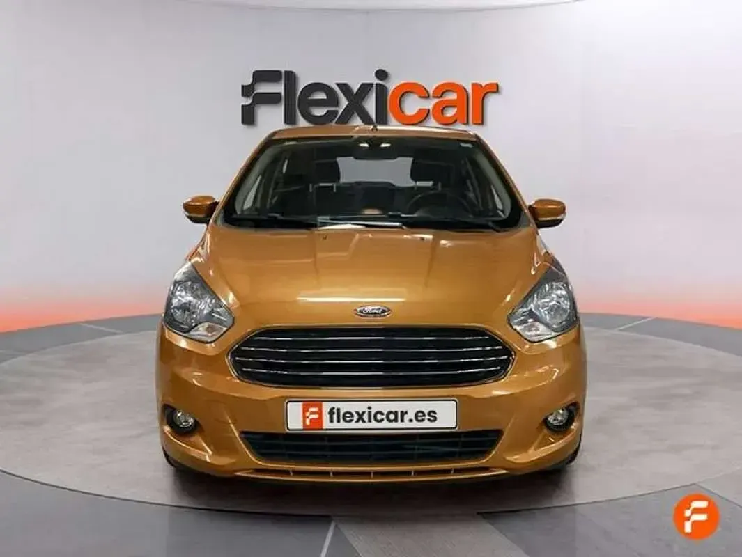 Usado Ford Ka Plus Ultimate 86 CV (63 kW) 2018 Naranja Utilitario