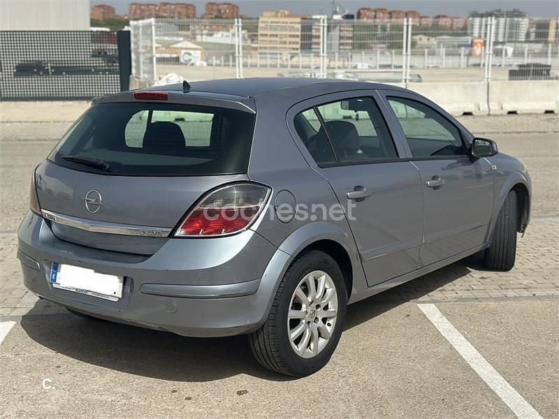 Usado Opel Astra Sport 100 CV (73 kW) 2007 Gris / plata Berlina