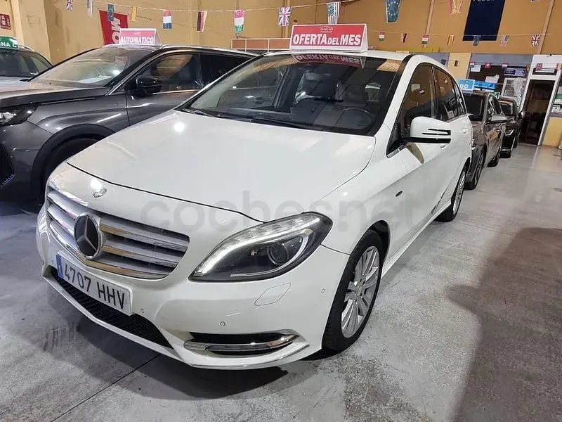 Usado Mercedes B200 136 CV (100 kW) 2012 Blanco Utilitario