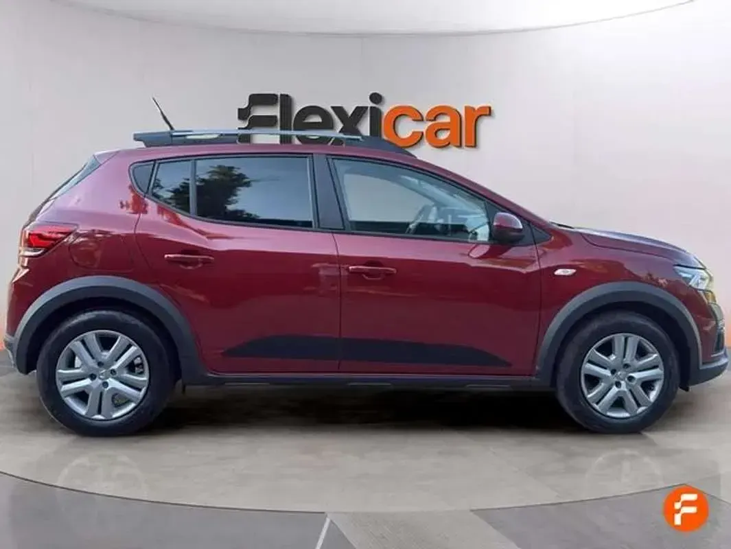 Usado Dacia Sandero Essentiel 101 CV (74 kW) 2022 Rojo Utilitario