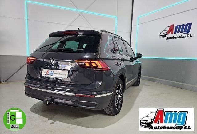Usado VW Tiguan Life 150 CV (110 kW) 2021 Gris SUV