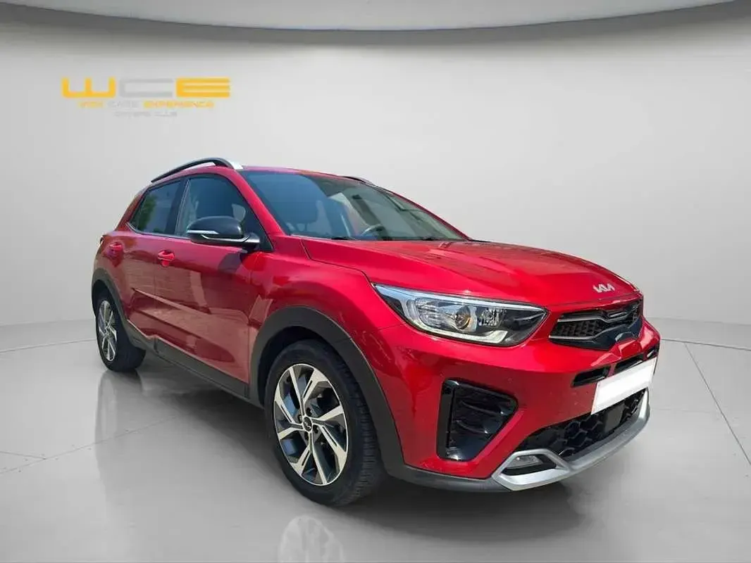 Usado Kia Stonic GT-Line 120 CV (88 kW) 2022 Rojo SUV