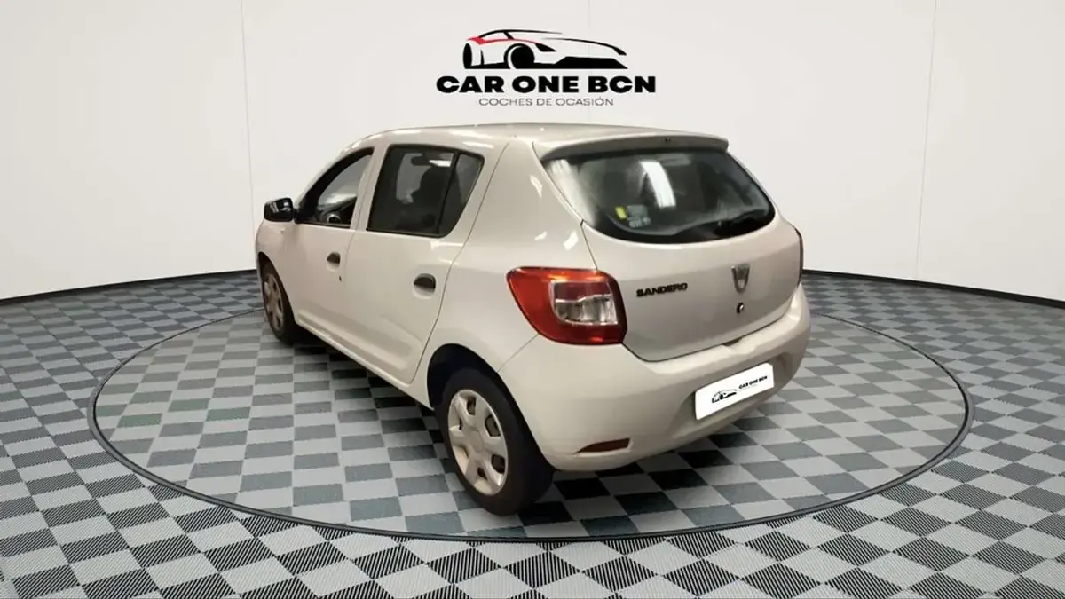 Usado Dacia Sandero Ambiance 75 CV (55 kW) 2015 Blanco Utilitario