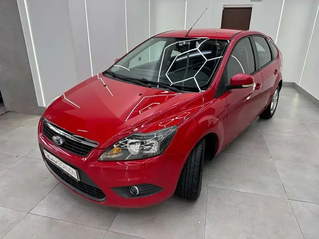 Usado Ford Focus Trend 90 CV (66 kW) 2010 Rojo Utilitario