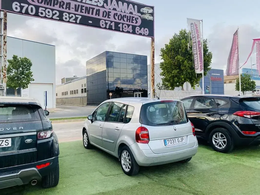 Usado Renault Modus Authentique 75 CV (55 kW) 2009 Gris Monovolumen