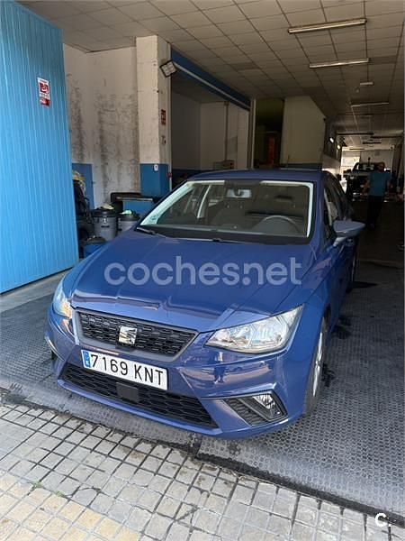 Usado Seat Ibiza Reference 95 CV (69 kW) 2018 Azul Utilitario