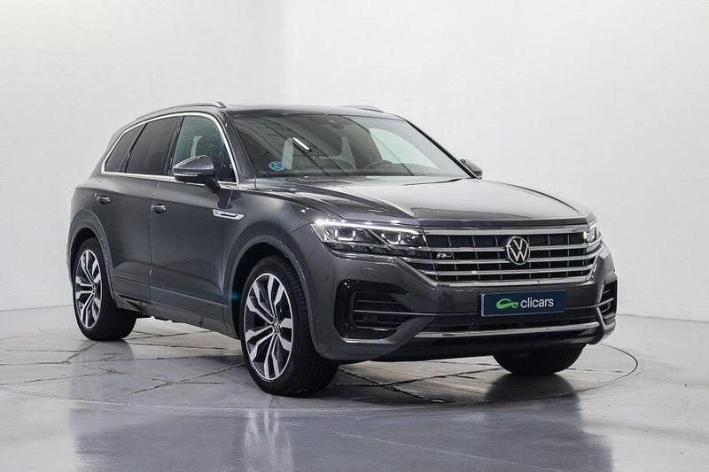 Usado VW Touareg R-line 286 CV (210 kW) 2021 Gris / plata SUV
