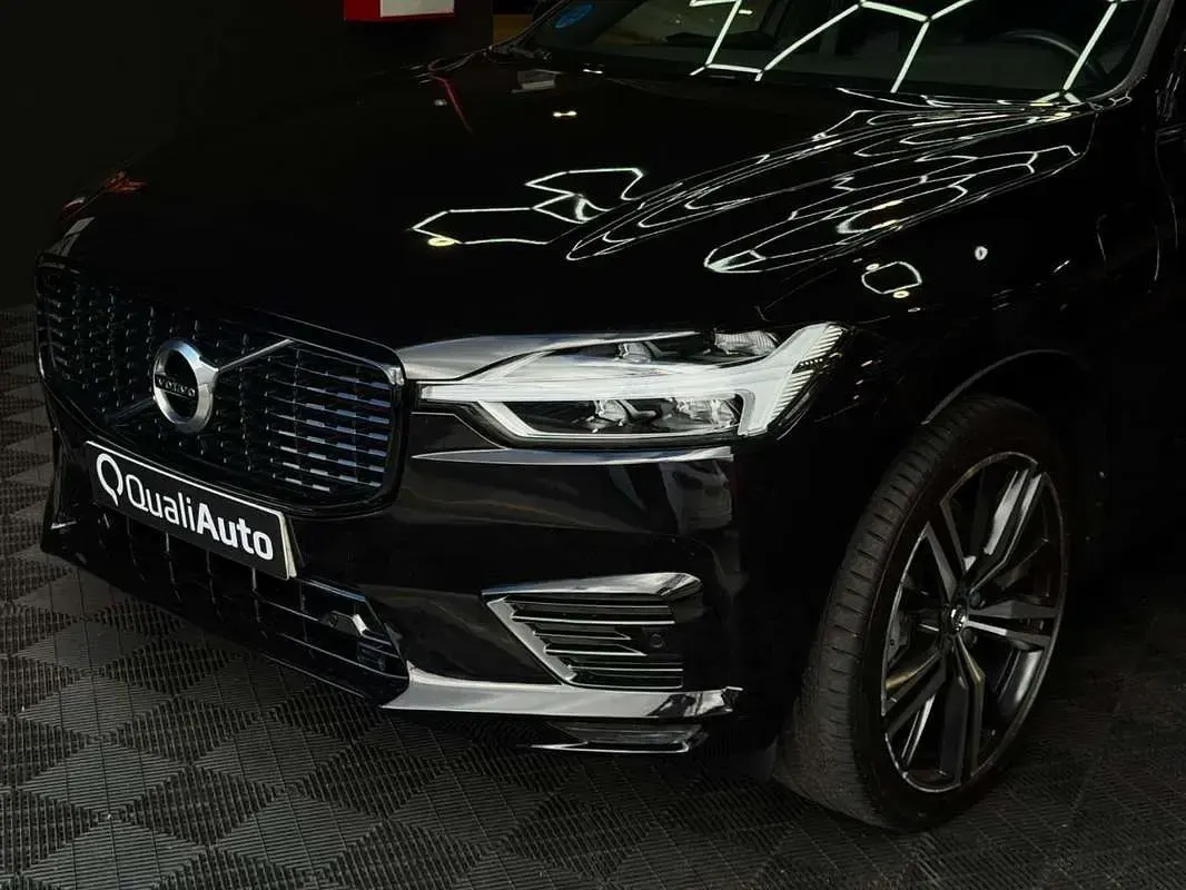 Usado Volvo XC60 R-Design 390 CV (286 kW) 2020 Negro SUV