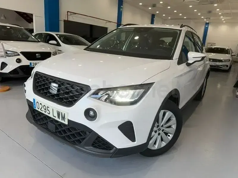 Usado Seat Arona Reference 95 CV (69 kW) 2022 Blanco SUV