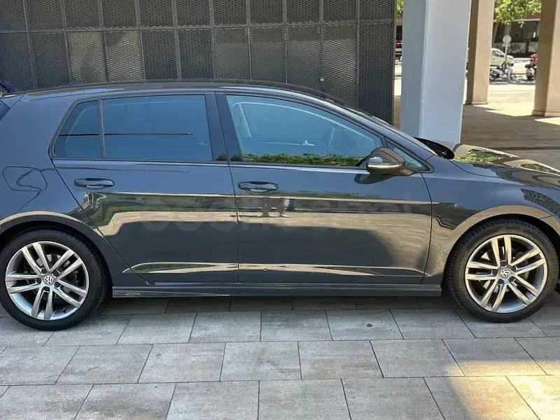 Usado VW Golf VII Sportline 150 CV (110 kW) 2017 Gris / plata Berlina