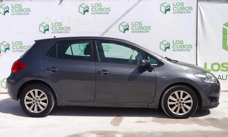 Begagnad Toyota Auris Sol 126 HK (92 kW) 2008 Grå Halvkombi
