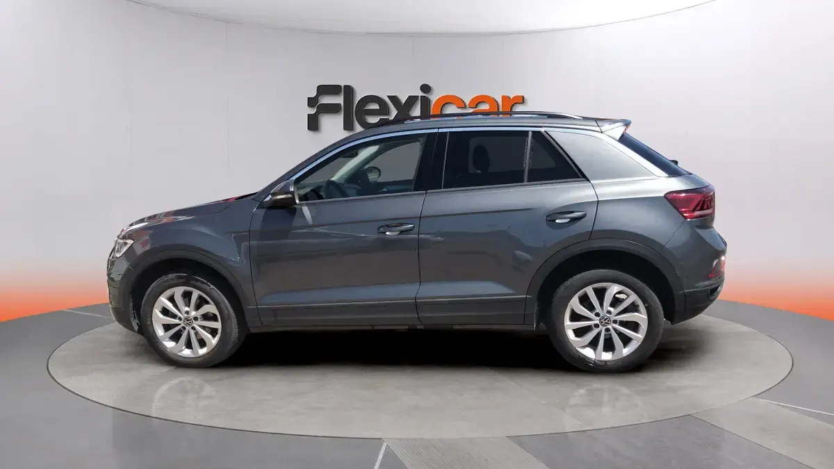 Usado VW T-Roc Life 150 CV (110 kW) 2024 Gris SUV