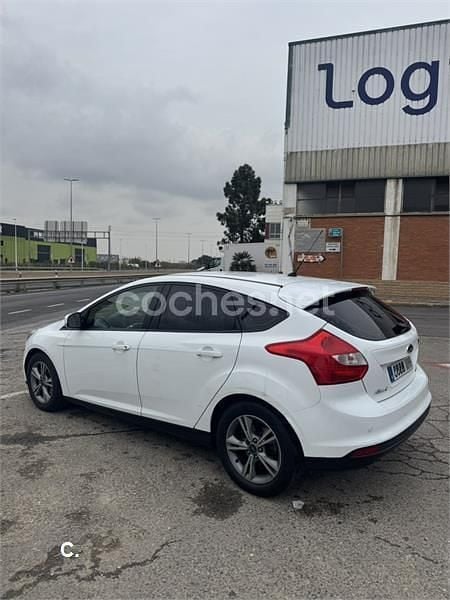 Usado Ford Focus 125 CV (91 kW) 2014 Blanco Berlina