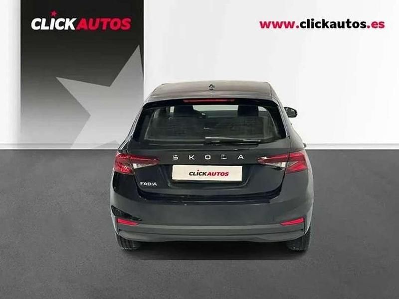Usado Skoda Fabia Essence 80 CV (58 kW) 2025 Negro Utilitario