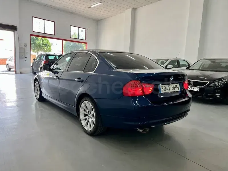 Usado BMW 318 Sport Line 143 CV (105 kW) 2011 Azul Berlina
