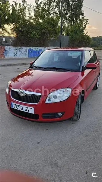 Usado Skoda Fabia 60 CV (44 kW) 2010 Rojo Berlina