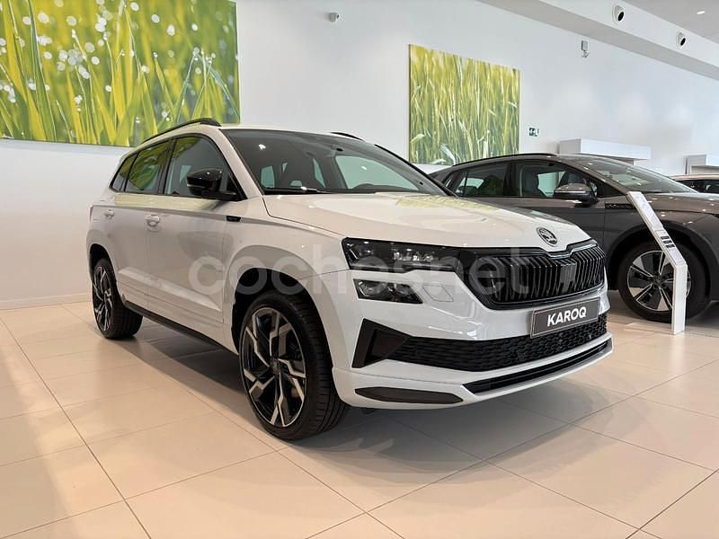Blanco Nuevo 2025 Skoda Karoq SportLine SUV | 35.200 € (Precio justo) - Imagen 1/4